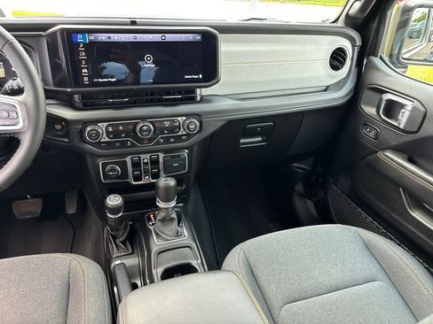 Used 2025 Jeep Wrangler Unlimited Sahara w/ Safety Group AWD/4WD image 13