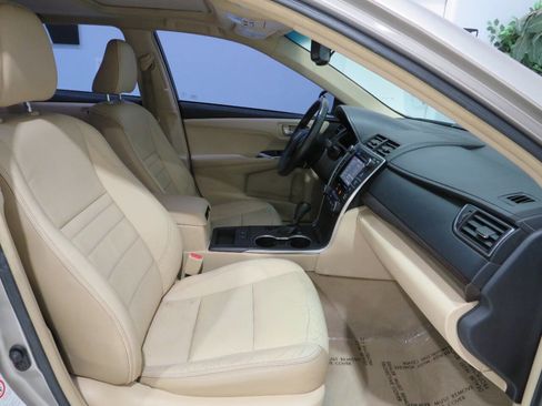 Used 2017 Toyota Camry XLE image 7