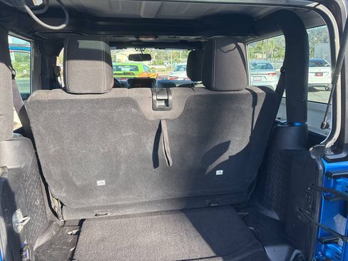 Used 2016 Jeep Wrangler Rubicon w/ Power Convenience Group AWD/4WD image 8