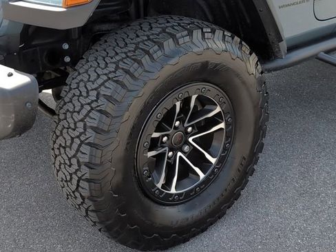 Used 2024 Jeep Wrangler Unlimited Rubicon w/ XTREMEE 35" Tire Package AWD/4WD image 12