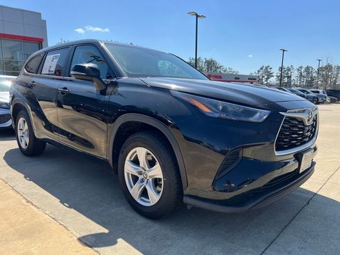 Used 2023 Toyota Highlander L FWD image 1
