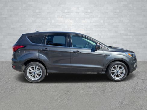 Used 2019 Ford Escape SE image 4