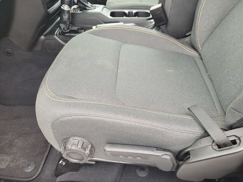 Used 2025 Jeep Wrangler Unlimited Sahara AWD/4WD image 17