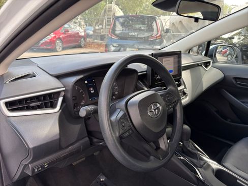 Used 2025 Toyota Corolla LE FWD image 32