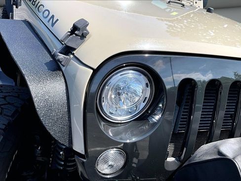 Used 2018 Jeep Wrangler Unlimited Rubicon w/ Connectivity Group AWD/4WD image 31