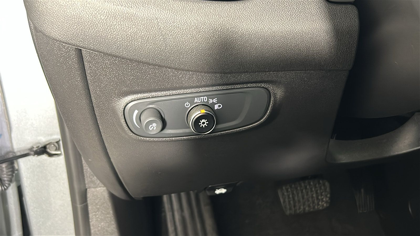 Used 2024 Chevrolet Equinox LT w/ LPO, Floor Liner Package AWD/4WD image 23