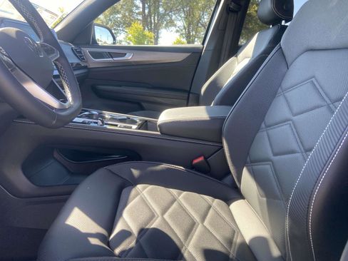 New 2026 Volkswagen Atlas Cross Sport SE image 17