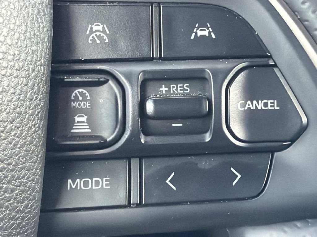 Used 2025 Toyota 4Runner Limited AWD/4WD image 18