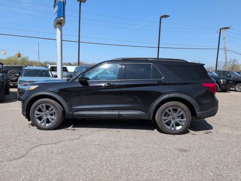 Certified 2022 Ford Explorer XLT w/ Equipment Group 202A AWD/4WD image 8