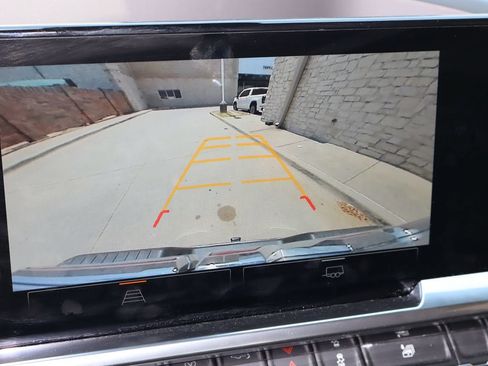 Used 2025 GMC Sierra 1500 SLT AWD/4WD image 7
