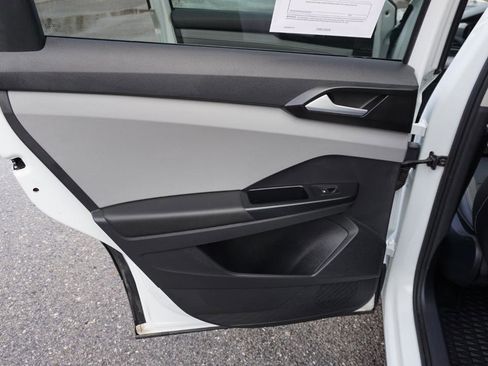 Used 2022 Volkswagen Taos SEL w/ Panoramic Sunroof Package image 32