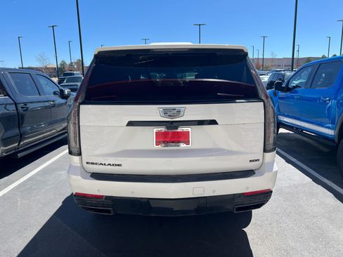 Used 2025 Cadillac Escalade ESV Sport Platinum AWD/4WD image 4