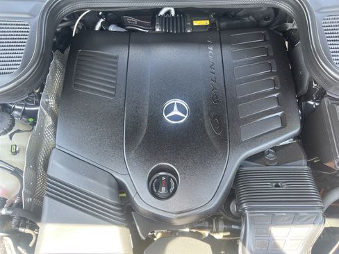 Used 2025 Mercedes-Benz GLE 450 4MATIC w/ Winter Package image 36
