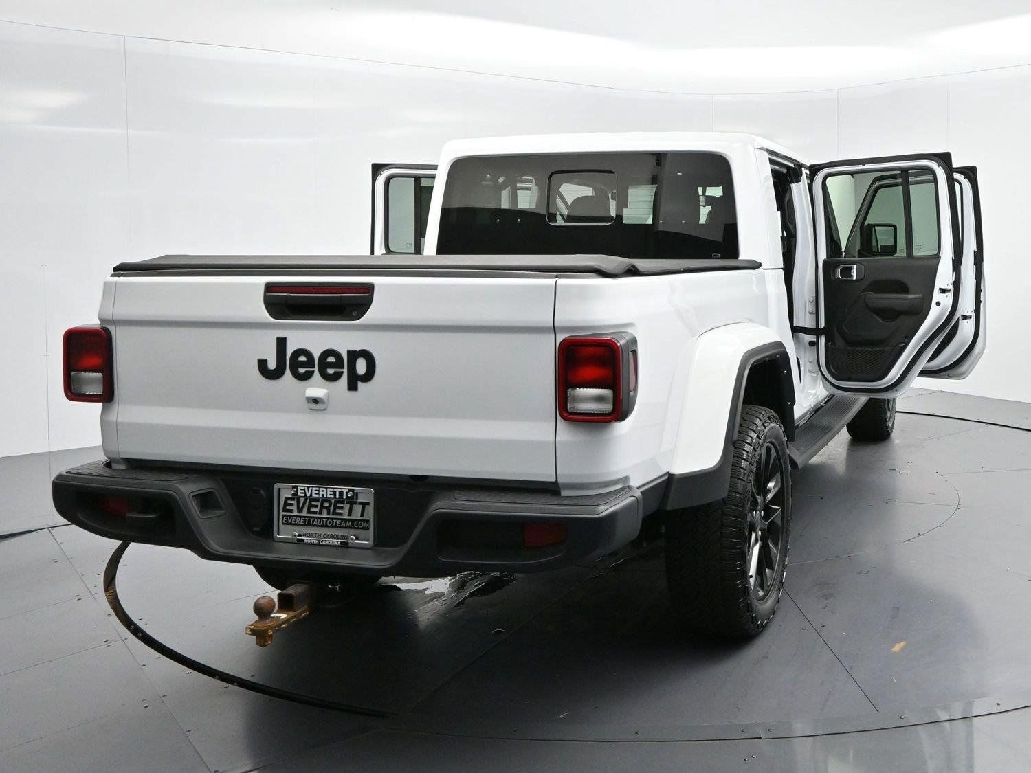 Used 2025 Jeep Gladiator Sport AWD/4WD image 39