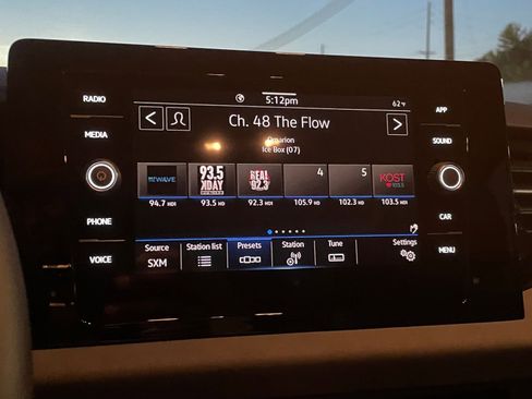 Used 2025 Volkswagen Jetta SE image 21