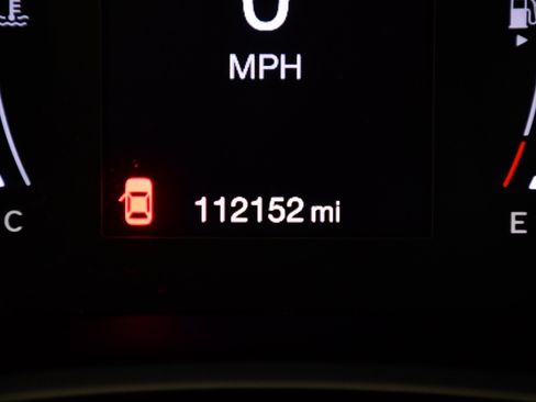 Used 2018 Jeep Compass Latitude w/ Cold Weather Group AWD/4WD image 17