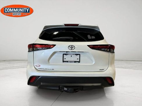 Used 2021 Toyota Highlander L AWD/4WD image 6