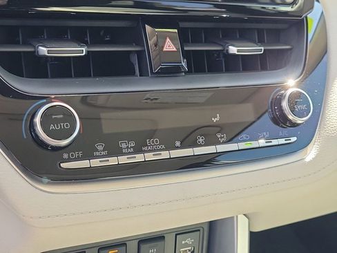 Used 2022 Toyota Corolla Cross XLE image 29