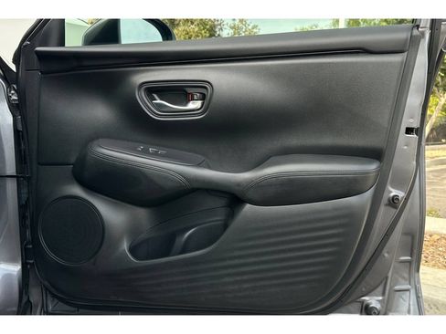 Used 2025 Honda HR-V LX image 21