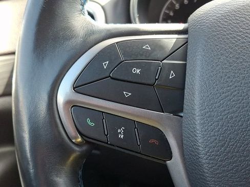 Used 2019 Jeep Grand Cherokee Laredo AWD/4WD image 21