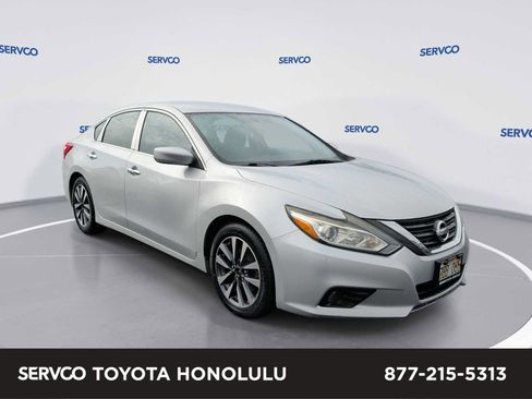 Used 2017 Nissan Altima 2.5 SV image 1