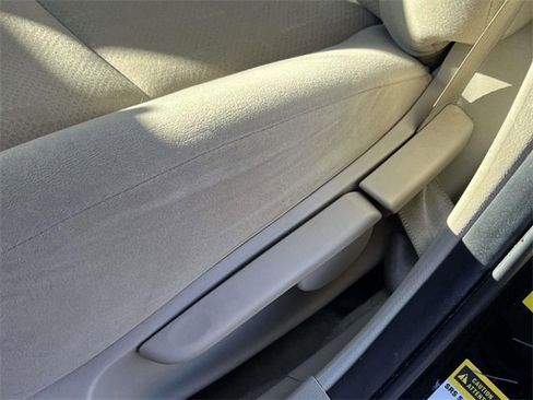 Used 2013 Toyota Corolla LE image 18