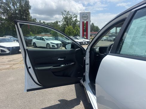 New 2026 Nissan Sentra SR FWD image 19