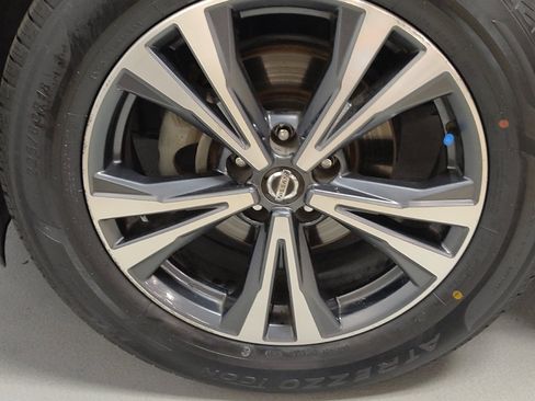 Used 2019 Nissan Rogue SV w/ Sun & Sound Touring Package FWD image 31
