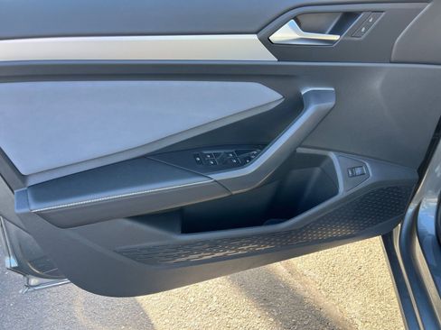 Used 2025 Volkswagen Jetta SE image 20