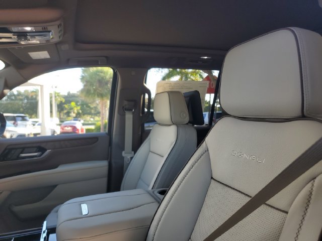 New 2026 GMC Yukon Denali w/ Denali Reserve Package AWD/4WD image 7