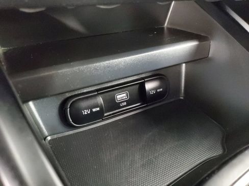 Used 2025 Kia Soul LX FWD image 18