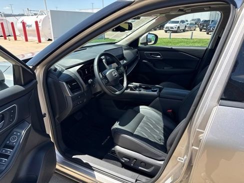 Used 2025 Nissan Rogue Platinum AWD/4WD image 15