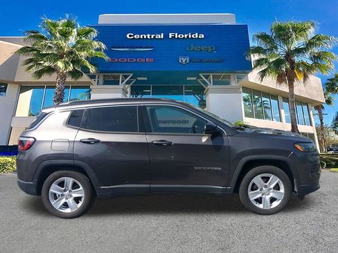 Used 2022 Jeep Compass Latitude FWD image 4