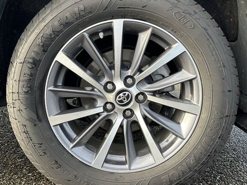 Certified 2018 Toyota Highlander XLE image 29