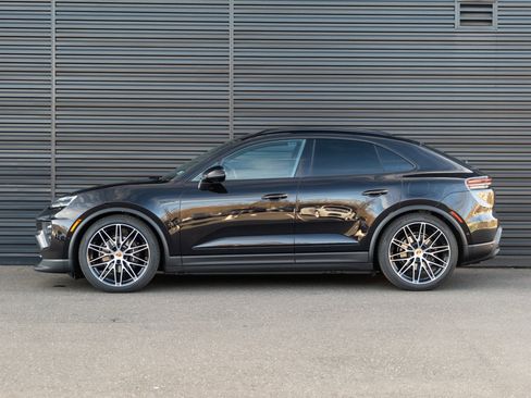 New 2026 Porsche Macan 4 Electric image 2