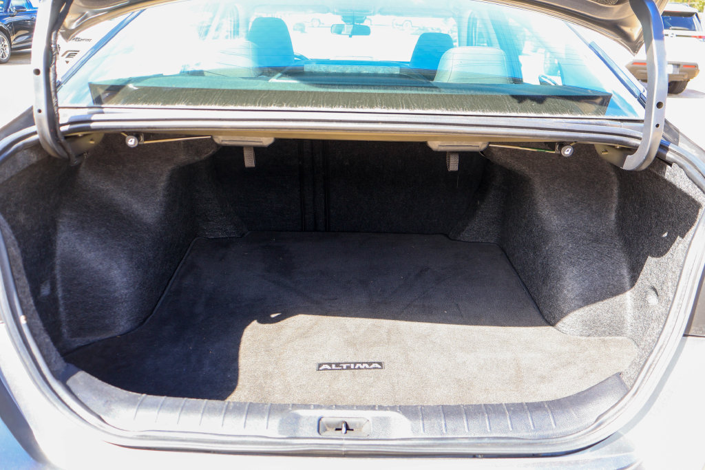 Used 2024 Nissan Altima 2.5 SV FWD image 25