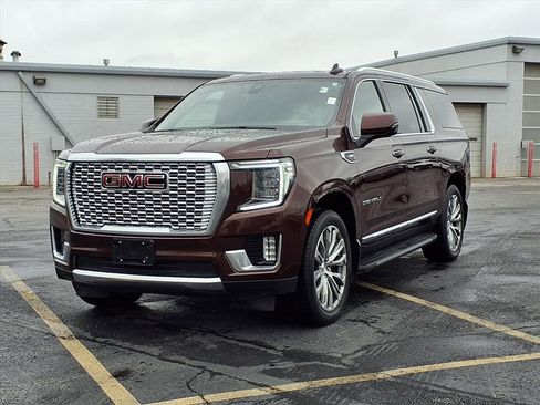 Used 2022 GMC Yukon XL Denali image 2
