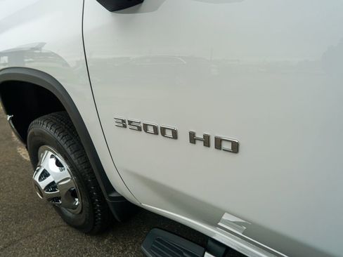 Used 2022 Chevrolet Silverado 3500 LT w/ Convenience Package AWD/4WD image 8