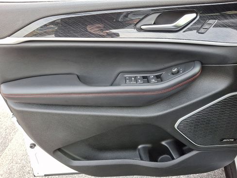 Used 2022 Jeep Grand Cherokee Trailhawk image 14