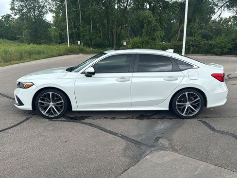 Used 2024 Honda Civic Touring image 2