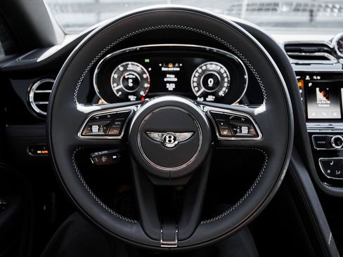 Used 2025 Bentley Bentayga AWD/4WD image 56