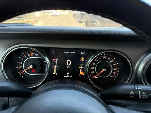 Used 2022 Jeep Gladiator Sport AWD/4WD image 17
