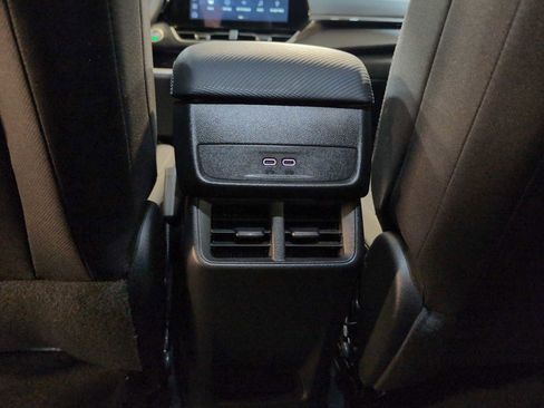 Used 2025 Chevrolet Equinox LT w/ Safety and Technology Package image 21