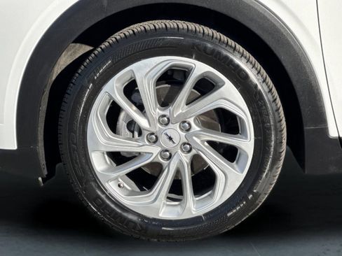 Used 2023 Chevrolet Bolt EUV LT w/ Driver Confidence Package image 25