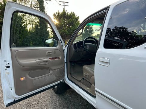 Used 2000 Toyota Tundra Limited image 25