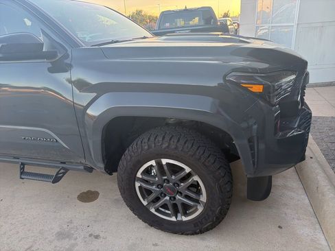 Used 2025 Toyota Tacoma TRD Sport AWD/4WD image 6