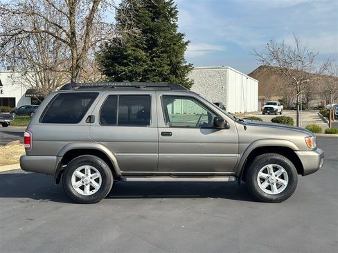 Used 2004 Nissan Pathfinder SE AWD/4WD image 5