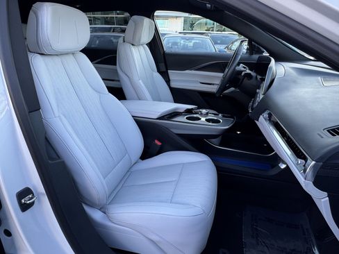 Used 2024 Cadillac Lyriq Luxury image 36