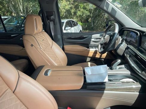Used 2024 Cadillac Escalade Sport AWD/4WD image 8
