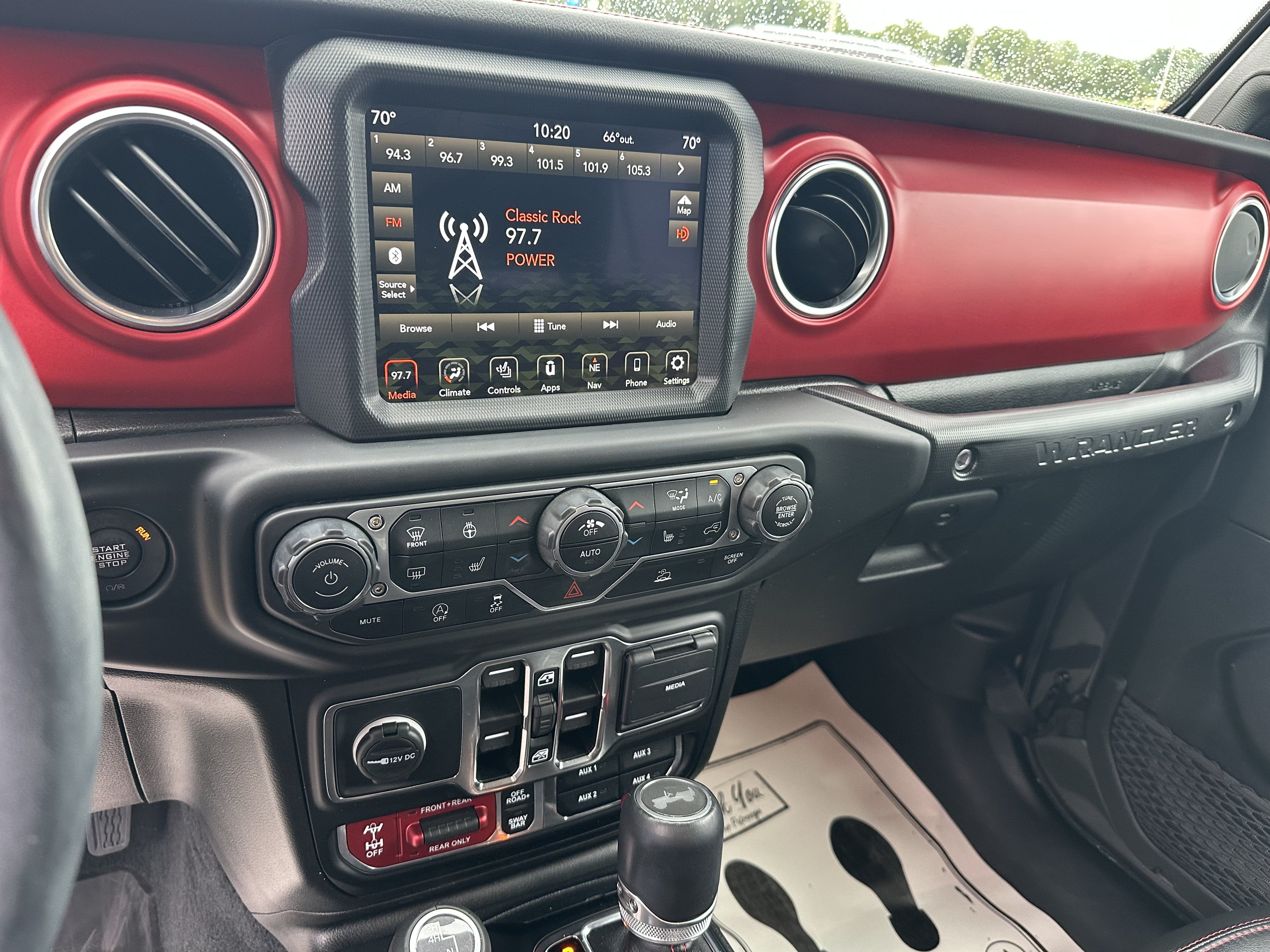 Used 2023 Jeep Wrangler Unlimited Rubicon w/ Cold Weather Group AWD/4WD image 18